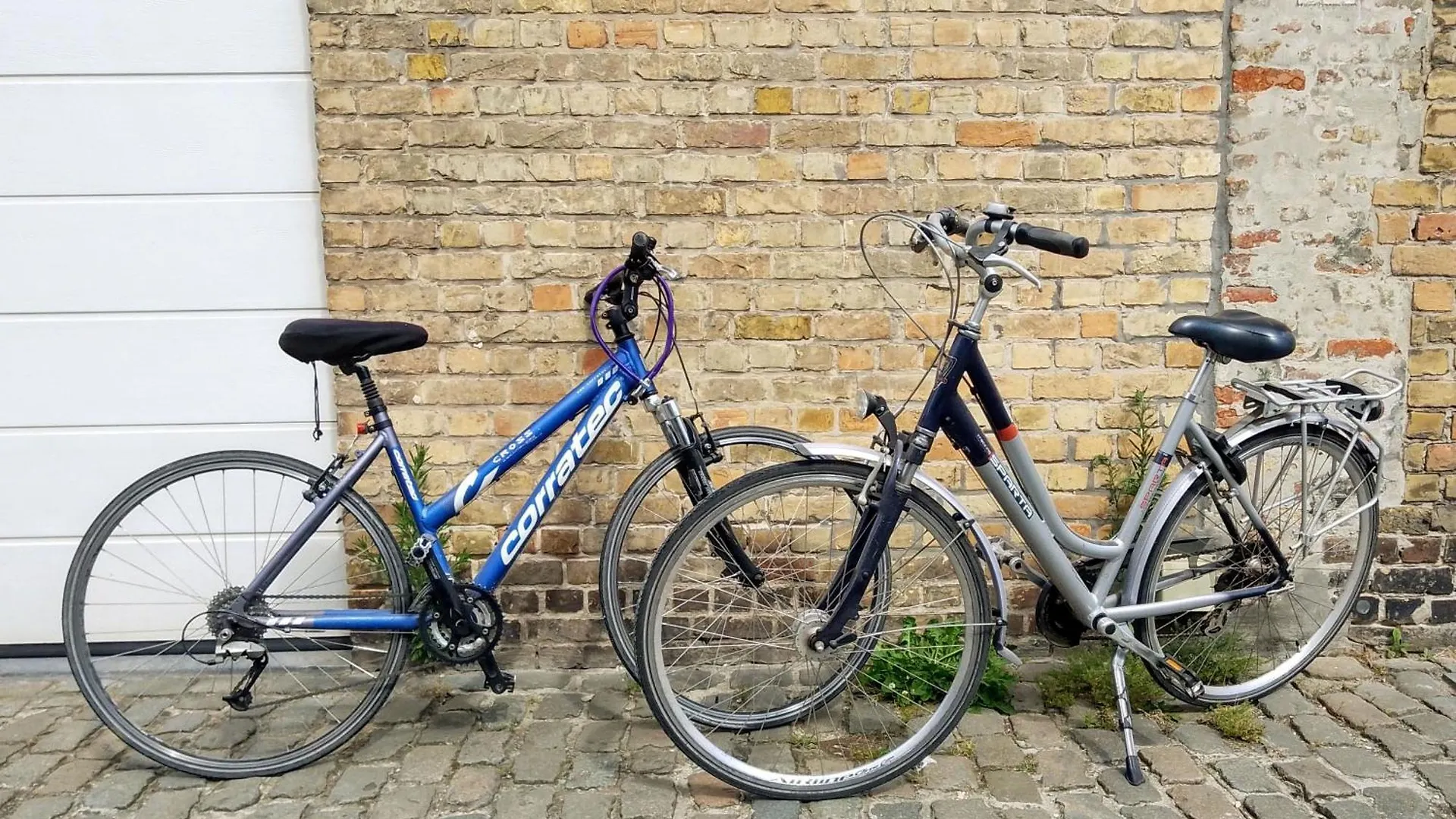 Bed & Breakfast Room With Carparking, Bicycles And Small Breakfast Brugge